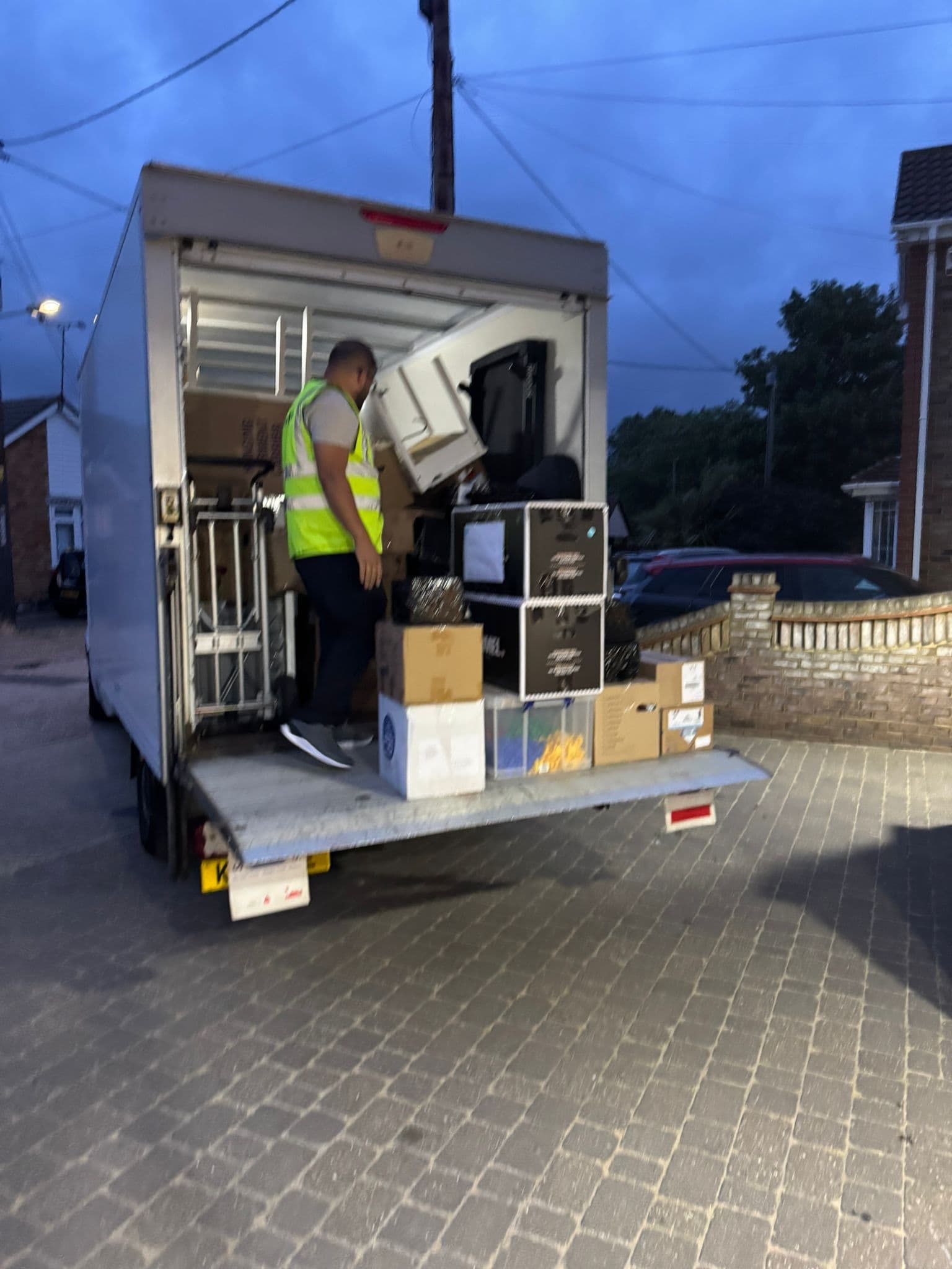 Large Removal Van London β Metro City Moves London Man & Van Service